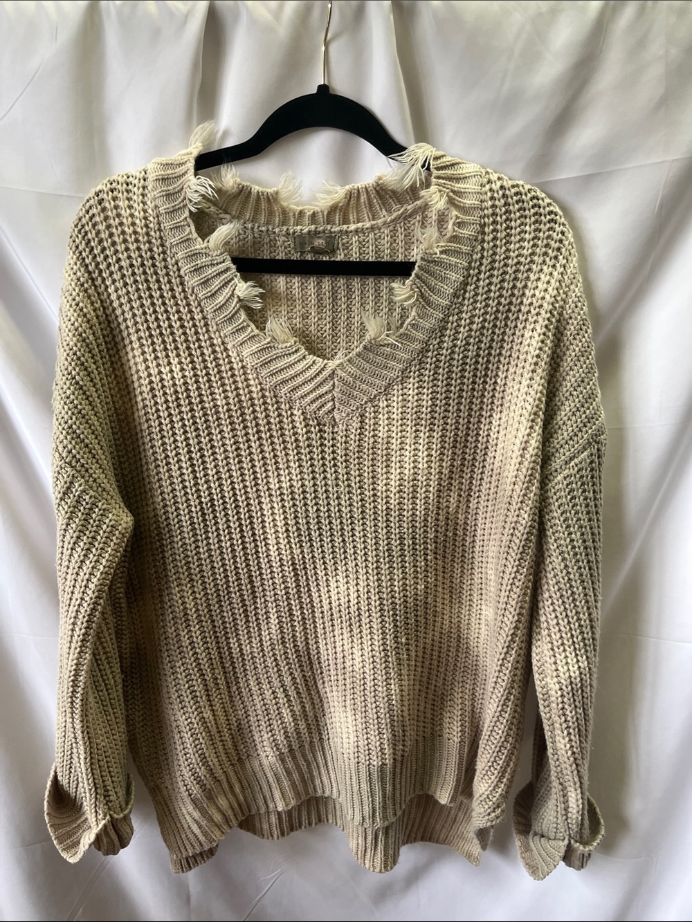 Main Strip Distressed V-Neck Chunky Sweater - Cream